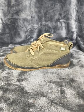 Simple Toemorrow Olive Canvas Chukka Boots with Tan Laces Mens 9